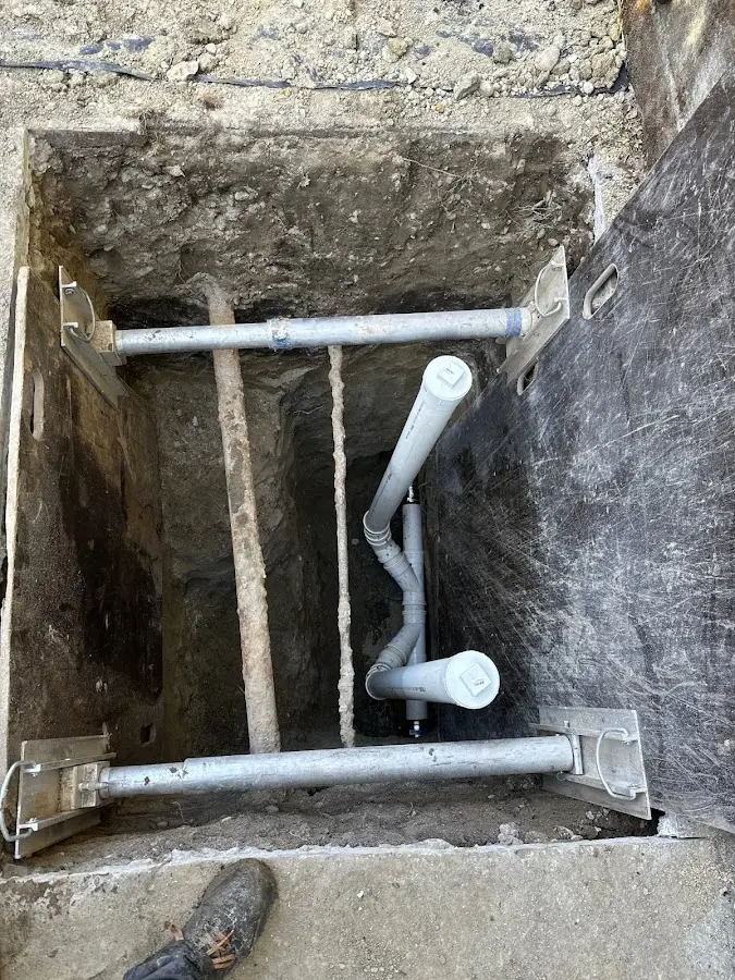 Experienced plumber completing Drain Cleaning work in Depew